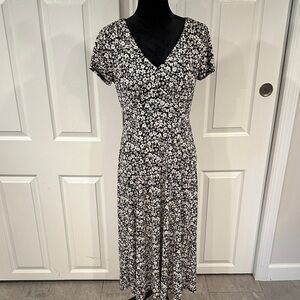 Perceptions Black and White Floral maxi Dress. Size small Scoop